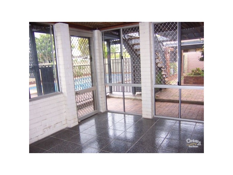 3 Kinloch Avenue, Benowa QLD 4217