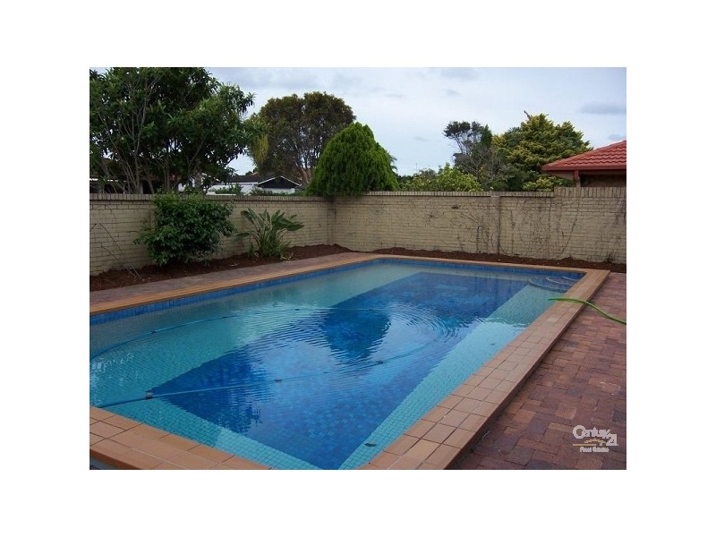 3 Kinloch Avenue, Benowa QLD 4217