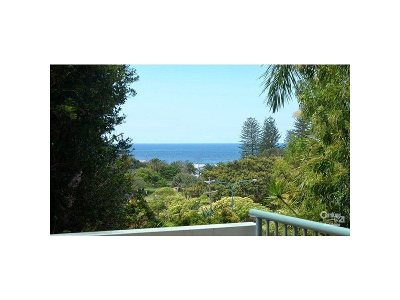 1/2 Brake Street, Burleigh Heads QLD 4220