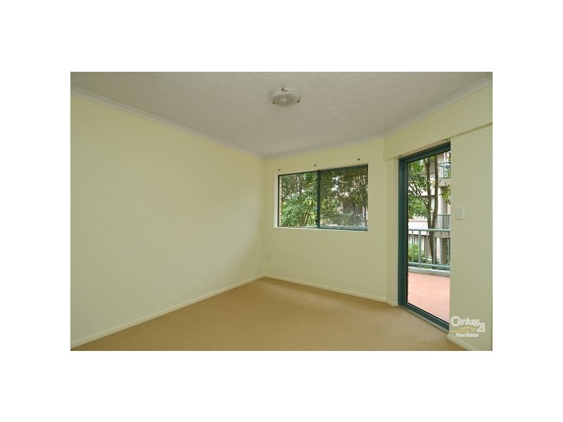 1/2 Brake Street, Burleigh Heads QLD 4220