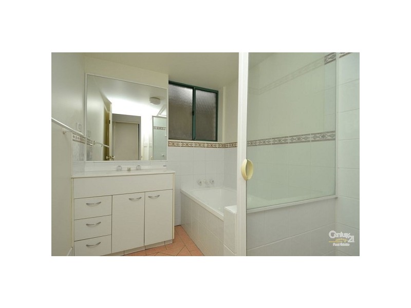 1/2 Brake Street, Burleigh Heads QLD 4220