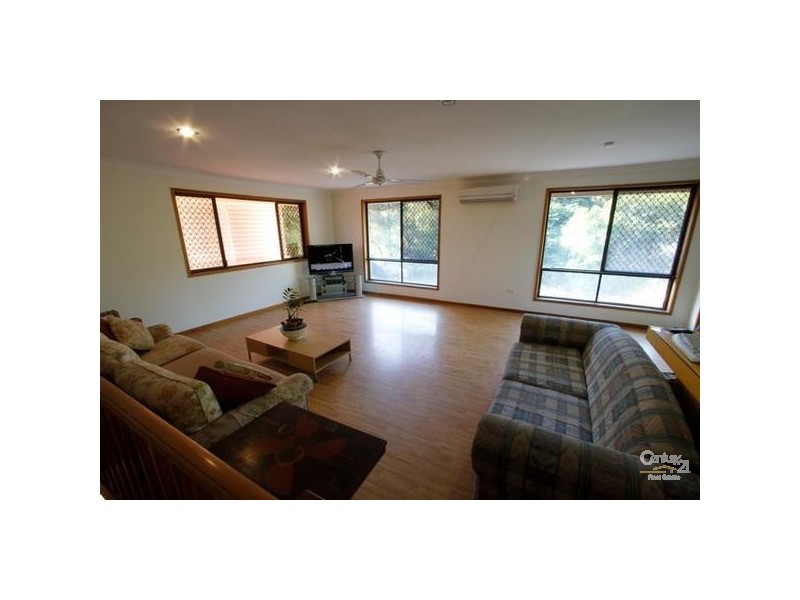 8 Cruiser Court, Mermaid Waters QLD 4218