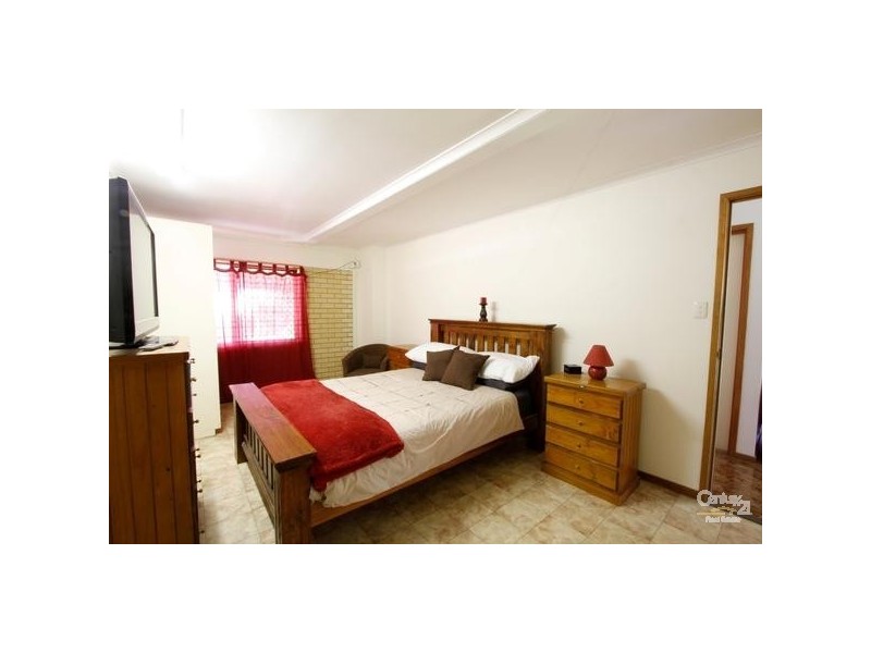 8 Cruiser Court, Mermaid Waters QLD 4218