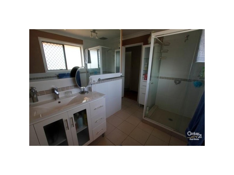 8 Cruiser Court, Mermaid Waters QLD 4218