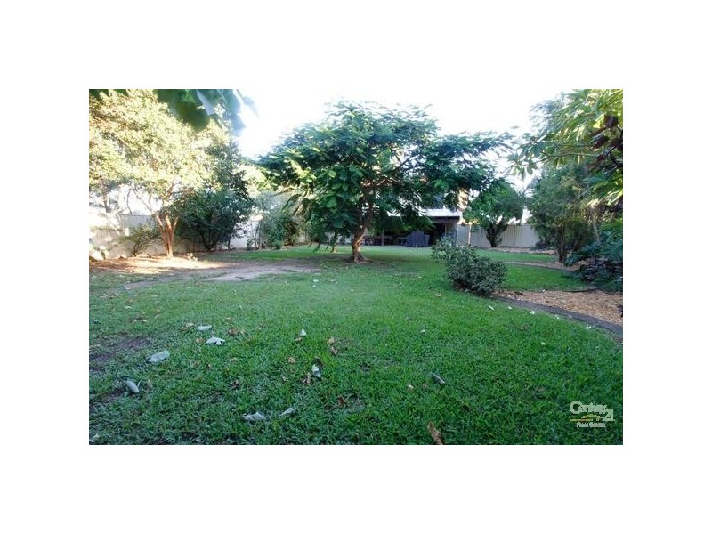 8 Cruiser Court, Mermaid Waters QLD 4218