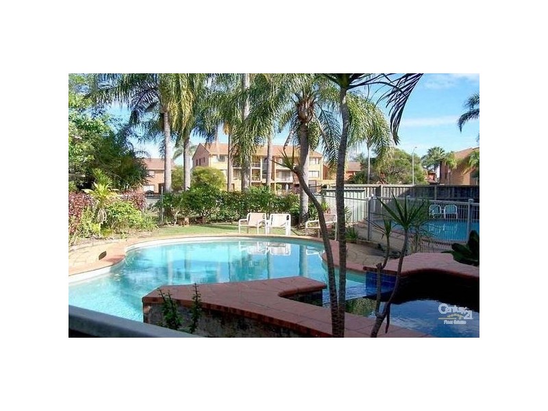 9/16 Duet Drive, Mermaid Waters QLD 4218