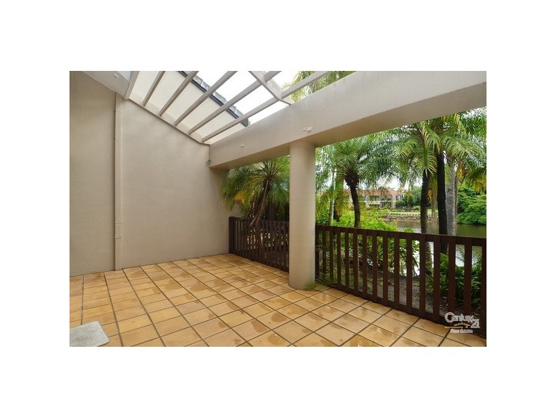 125 Santa Cruz Boulevard, Clear Island Waters QLD 4226