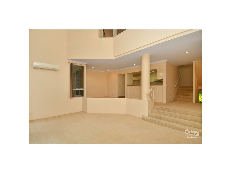 125 Santa Cruz Boulevard, Clear Island Waters QLD 4226