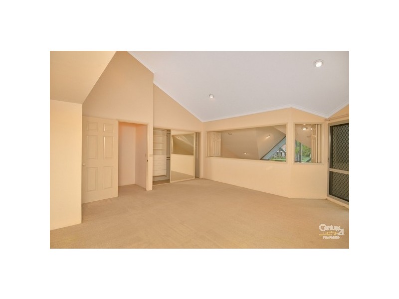 125 Santa Cruz Boulevard, Clear Island Waters QLD 4226