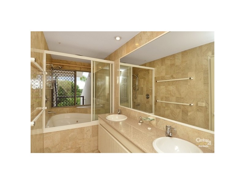 125 Santa Cruz Boulevard, Clear Island Waters QLD 4226