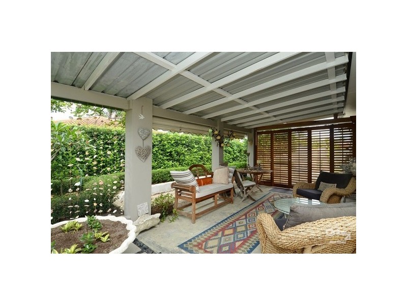 112 Waitomo Street, Broadbeach Waters QLD 4218