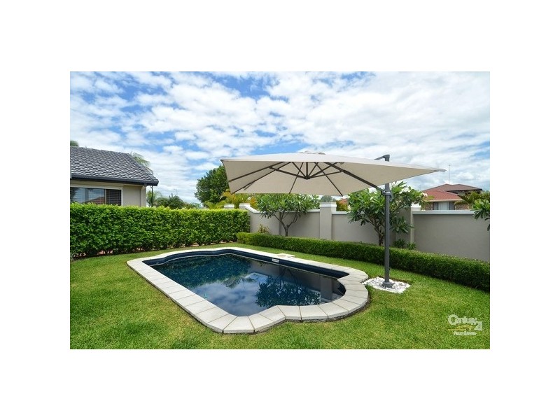 112 Waitomo Street, Broadbeach Waters QLD 4218