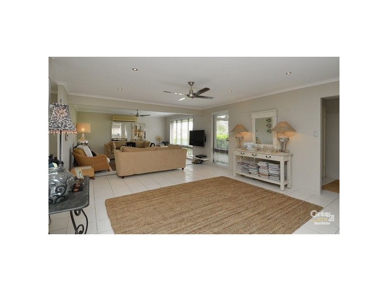 112 Waitomo Street, Broadbeach Waters QLD 4218