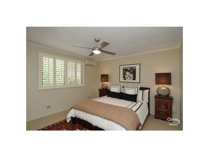 112 Waitomo Street, Broadbeach Waters QLD 4218