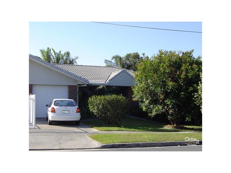 2/17 Binstead Drive, Southport QLD 4215