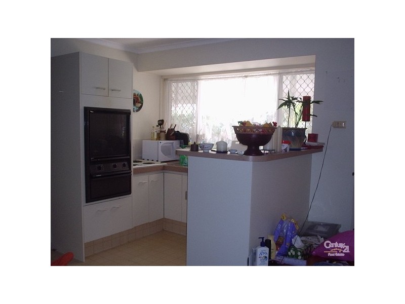 2/17 Binstead Drive, Southport QLD 4215