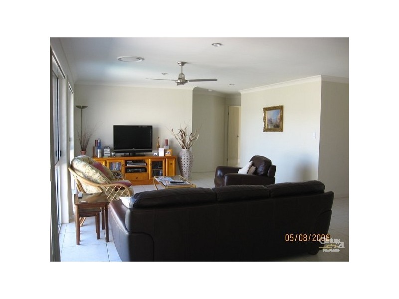 3 Peckham Court, Pacific Pines QLD 4211