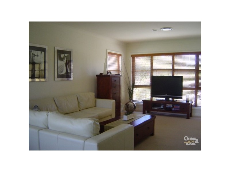 2025 Gracemere Gardens Circuit, Hope Island QLD 4212