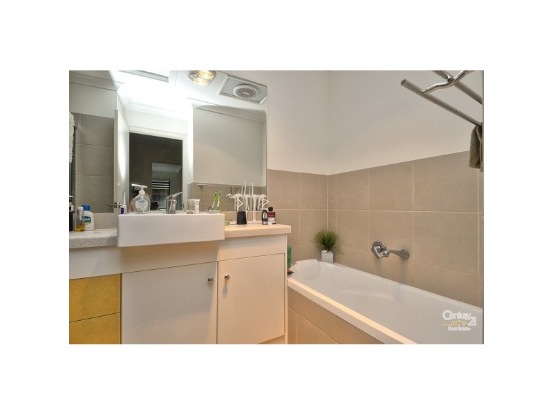 4/445 Pine Ridge Road, Runaway Bay QLD 4216