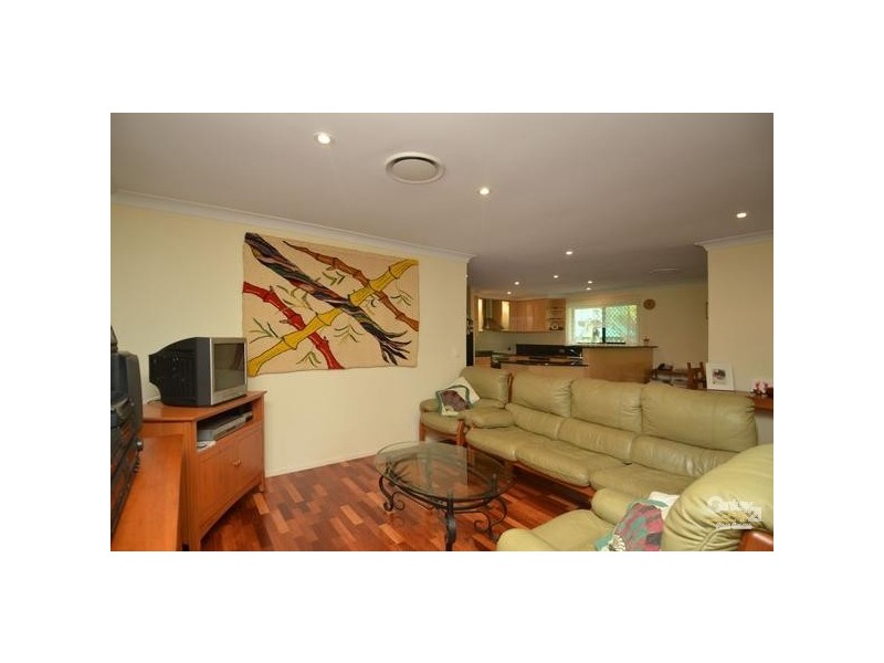 17 Southerly Street, Mermaid Waters QLD 4218