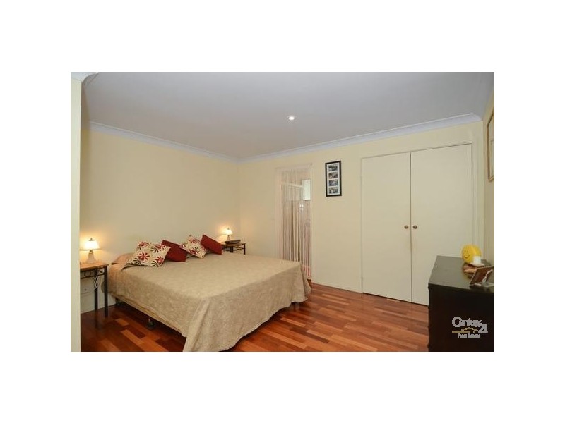 17 Southerly Street, Mermaid Waters QLD 4218