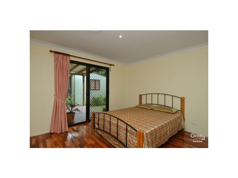 17 Southerly Street, Mermaid Waters QLD 4218