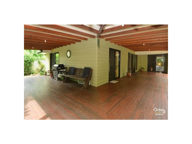 17 Southerly Street, Mermaid Waters QLD 4218