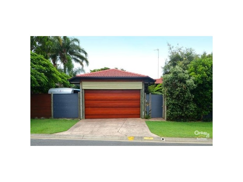 17 Southerly Street, Mermaid Waters QLD 4218