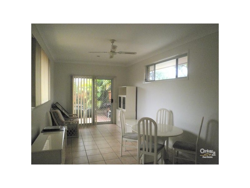 2/132 Rio Vista Boulevard, Broadbeach Waters QLD 4218