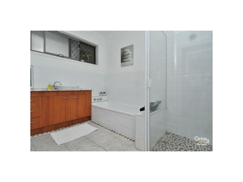 132 Markeri Street, Mermaid Waters QLD 4218