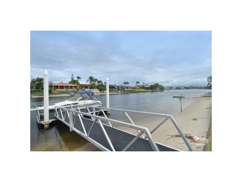 20 McIlwain Drive, Mermaid Waters QLD 4218