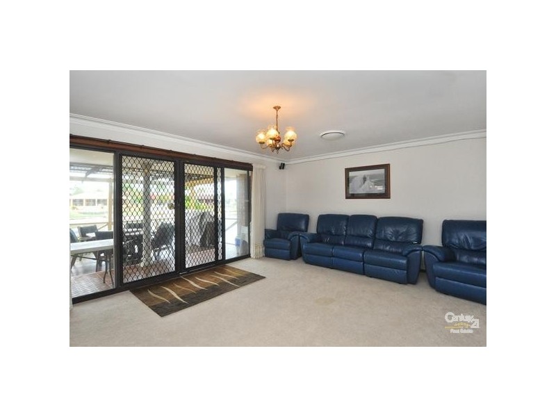 20 McIlwain Drive, Mermaid Waters QLD 4218