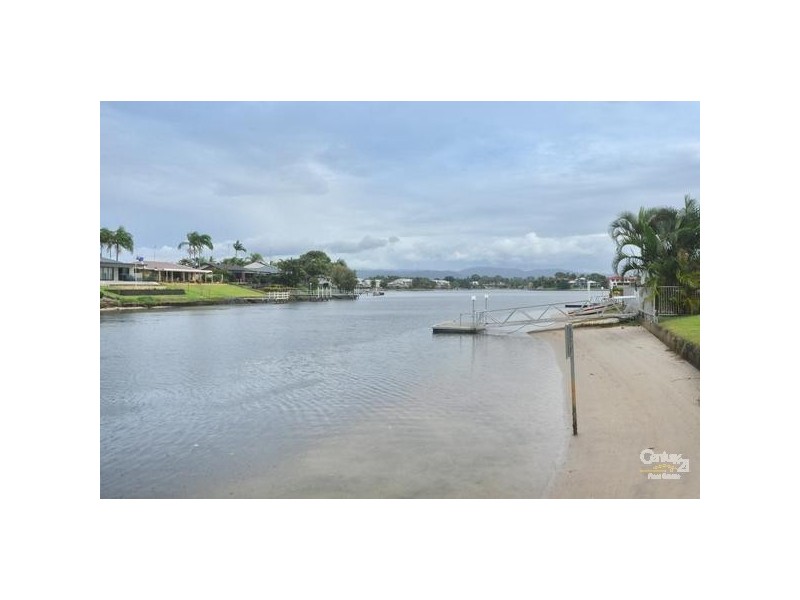 20 McIlwain Drive, Mermaid Waters QLD 4218