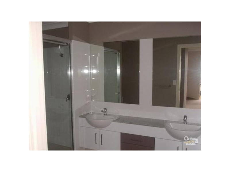 10 Valbonne Avenue, Varsity Lakes QLD 4227