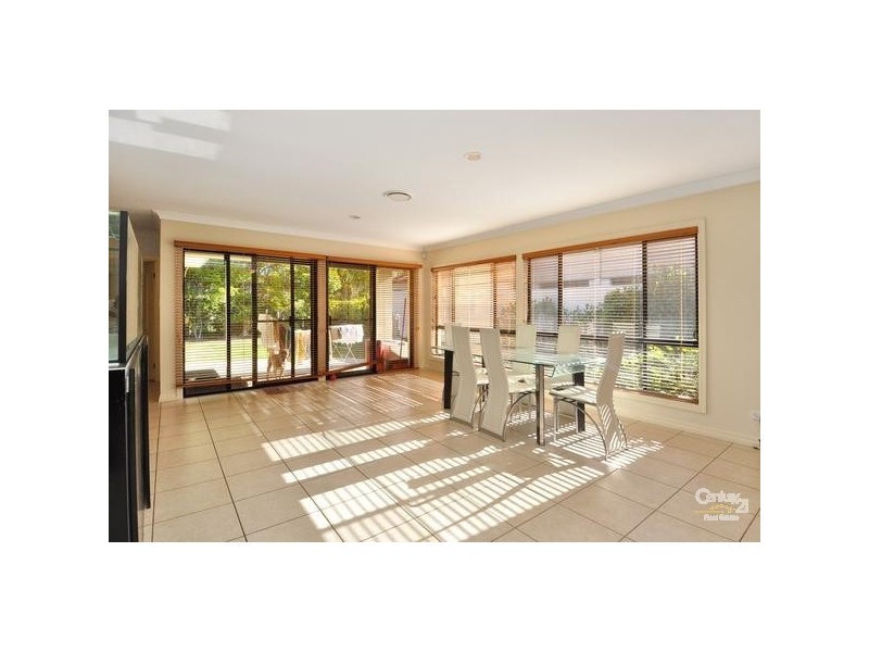 2022 Gracemere Gardens Cct, Hope Island QLD 4212