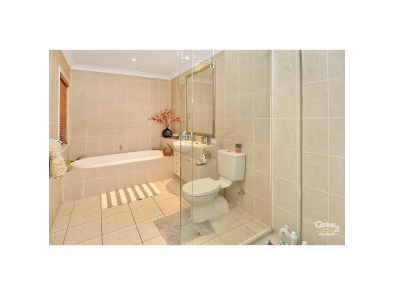 2022 Gracemere Gardens Cct, Hope Island QLD 4212