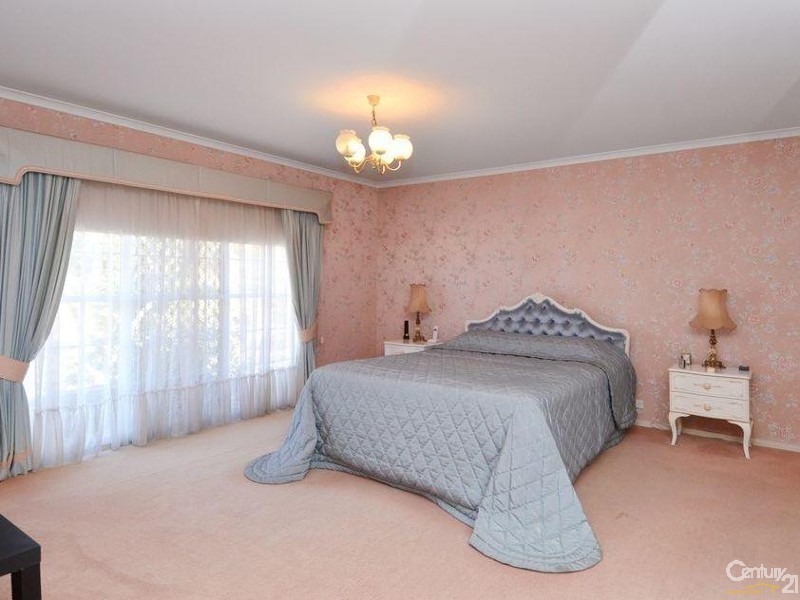 1 Heartwood Avenue, Elanora QLD 4221