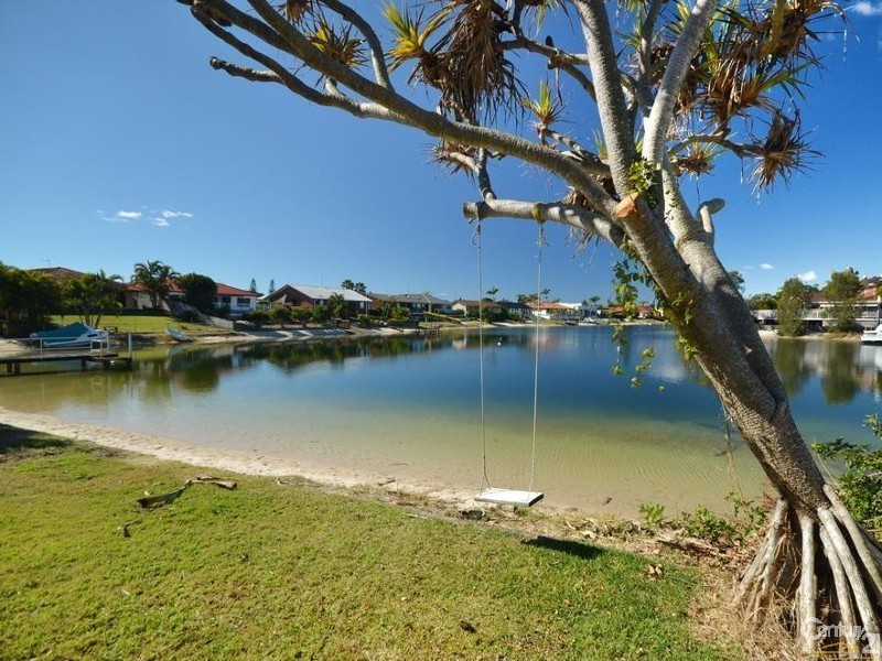 208  Sunshine Bvd, Mermaid Waters QLD 4218