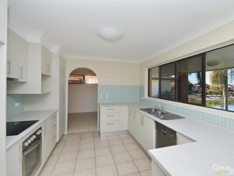 208  Sunshine Bvd, Mermaid Waters QLD 4218