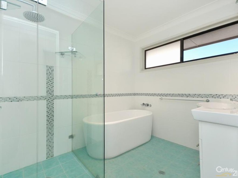 208  Sunshine Bvd, Mermaid Waters QLD 4218