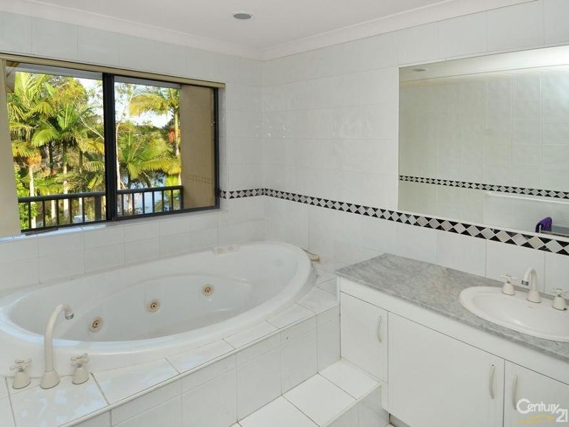 96/125 (Bradford South 4) Santa Cruz Bvd, Clear Island Waters QLD 4226