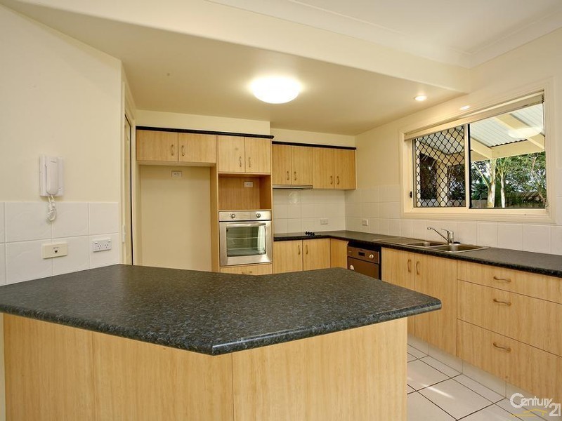 2/94 Sunshine Parade, Miami QLD 4220