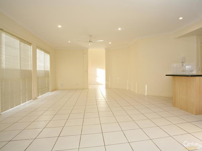 2/94 Sunshine Parade, Miami QLD 4220