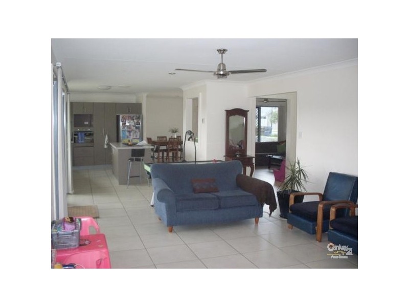 9 Wunburra Circle, Pacific Pines QLD 4211