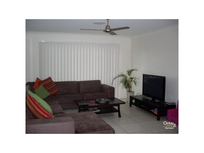 9 Wunburra Circle, Pacific Pines QLD 4211