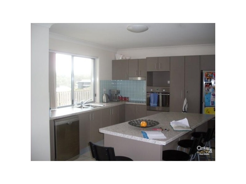 9 Wunburra Circle, Pacific Pines QLD 4211