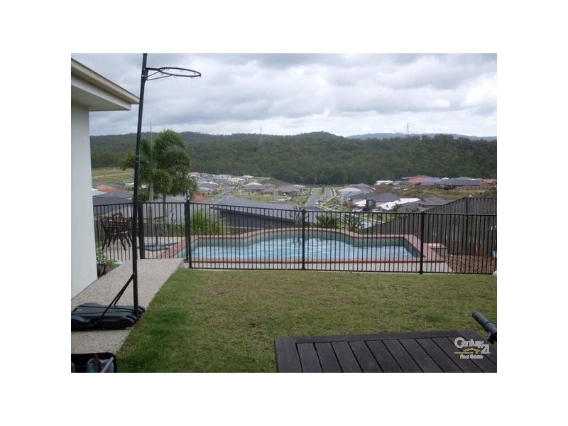 9 Wunburra Circle, Pacific Pines QLD 4211