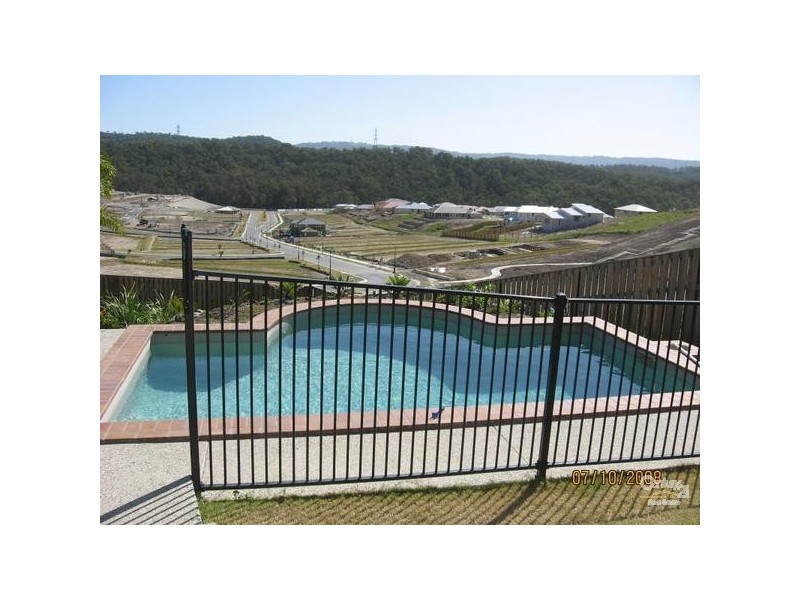 9 Wunburra Circle, Pacific Pines QLD 4211