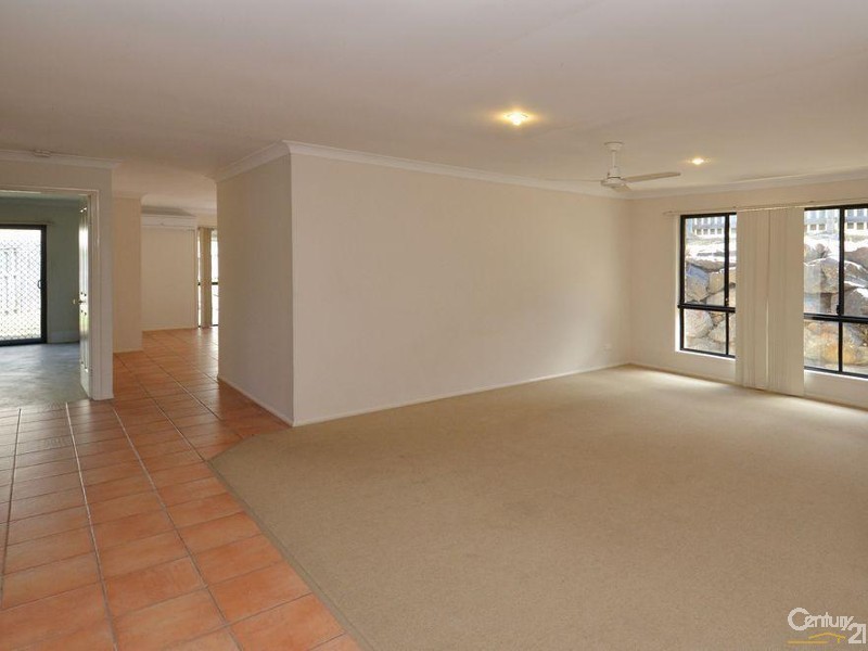 45 Pinevale Drive, Oxenford QLD 4210