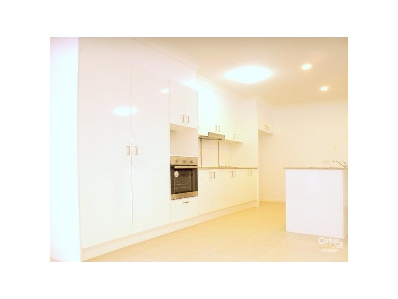 2/68 Eugaree street, Southport QLD 4215